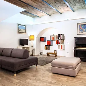Orange Tree House Apartment